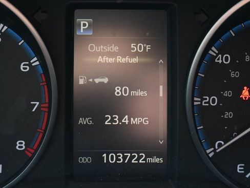 Used 2018 Toyota RAV4 LE image 2