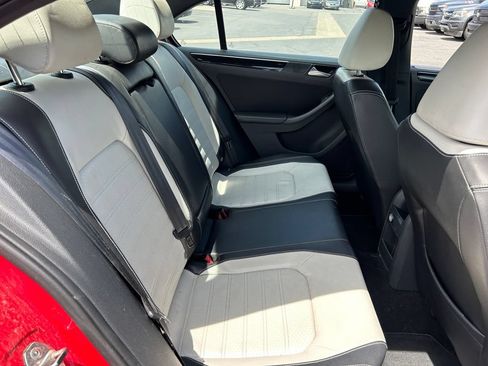 Used 2015 Volkswagen Jetta Sport FWD image 31