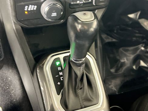 Used 2022 Jeep Renegade Limited w/ Sun, Sound & Wheels Group image 17