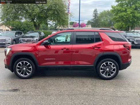 Used 2025 GMC Terrain Elevation w/ Elevation Premium Package AWD/4WD image 8