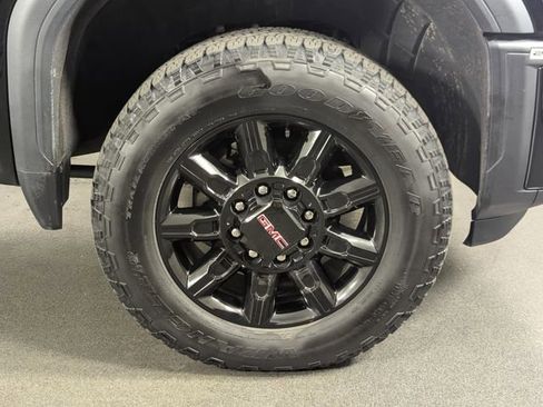 Used 2025 GMC Sierra 2500 AT4 w/ Technology Package image 12