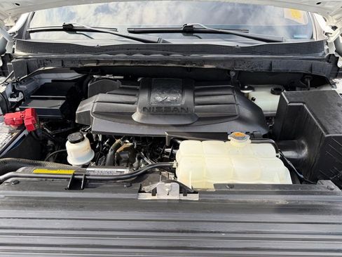 Used 2022 Nissan Titan SV AWD/4WD image 38