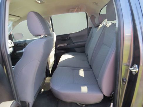 Used 2022 Toyota Tacoma SR5 w/ Technology Package image 12