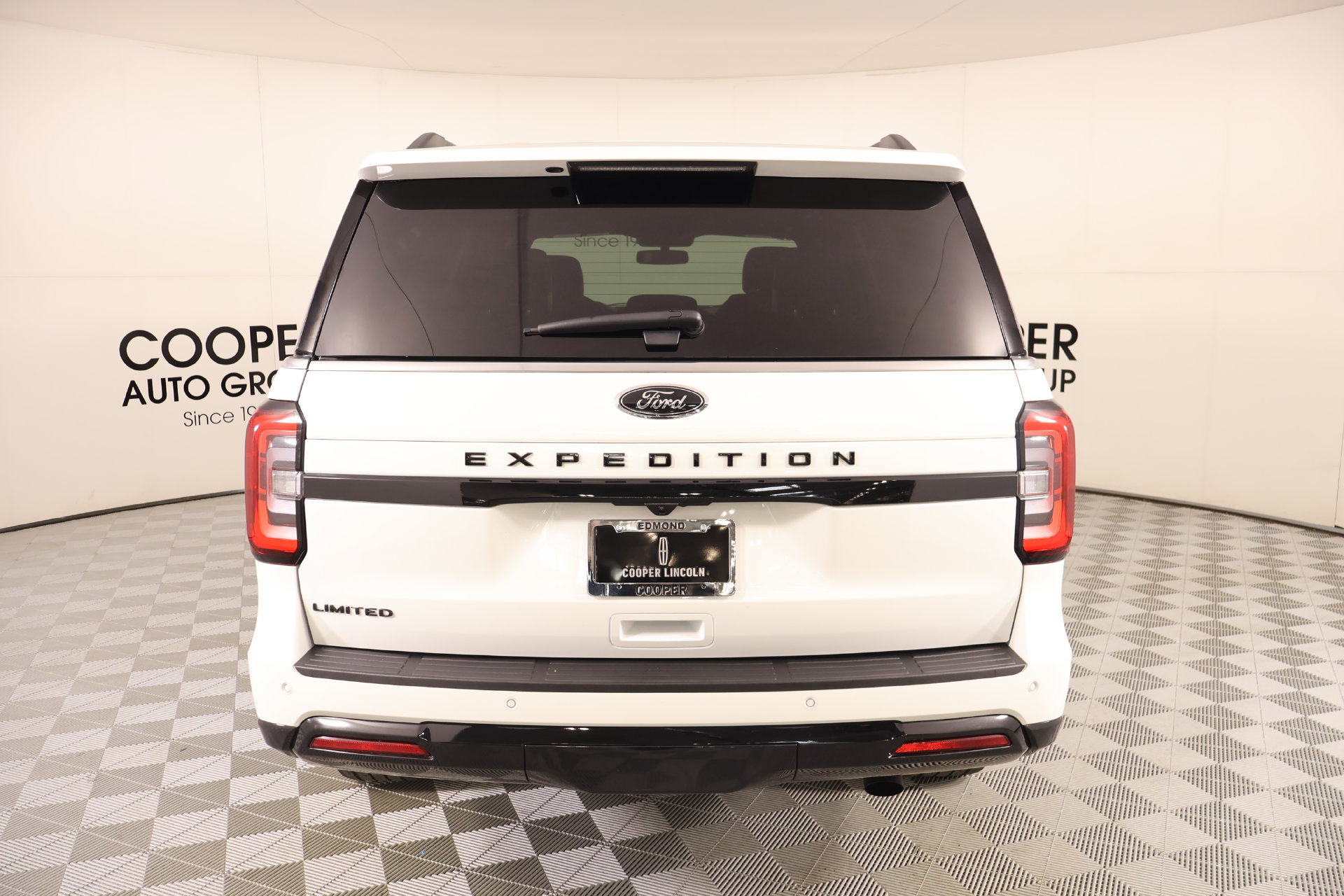 Used 2023 Ford Expedition Limited RWD image 24