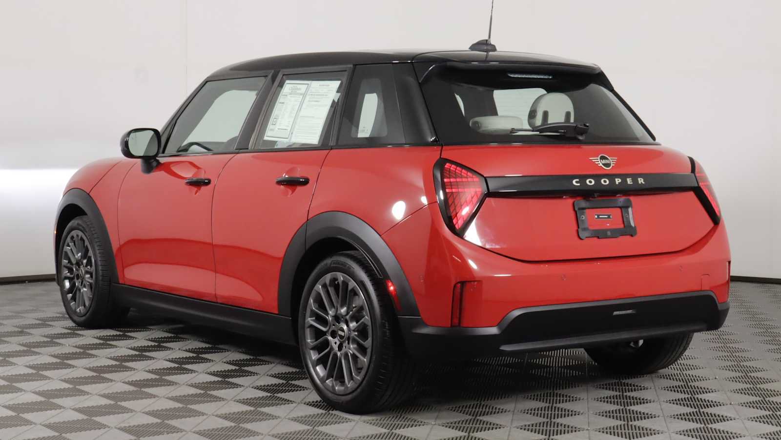 Used 2026 MINI Cooper 4-Door Hardtop FWD image 5
