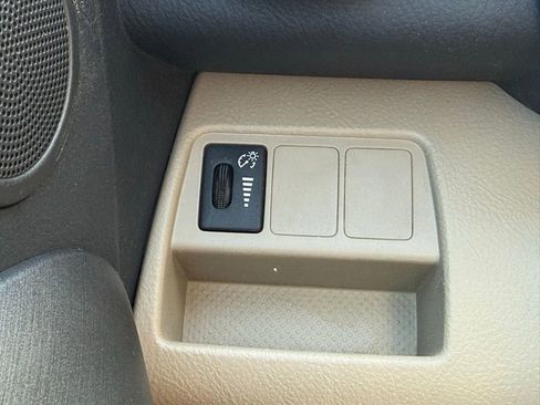 Used 2012 Toyota RAV4 4WD w/ Upgrade Value Pkg image 8