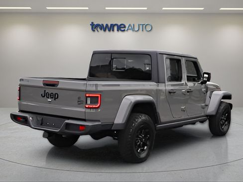 Used 2023 Jeep Gladiator Sport AWD/4WD image 7