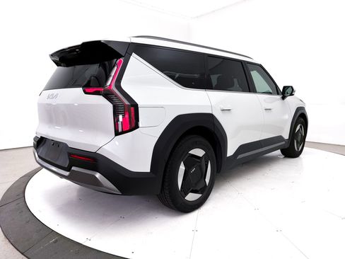 Certified 2024 Kia EV9 Wind AWD/4WD image 19