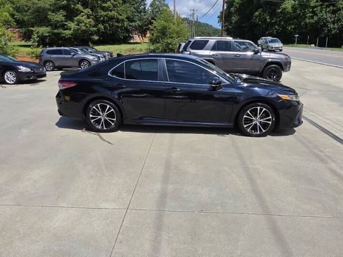 Used 2019 Toyota Camry SE w/ Convenience Package FWD image 7