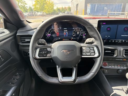 Used 2025 Ford Mustang Convertible RWD image 9