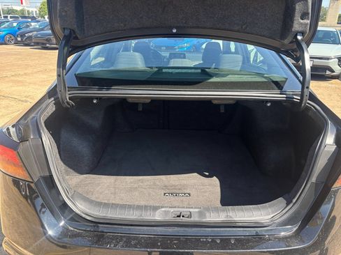 Used 2025 Nissan Altima 2.5 SV FWD image 31