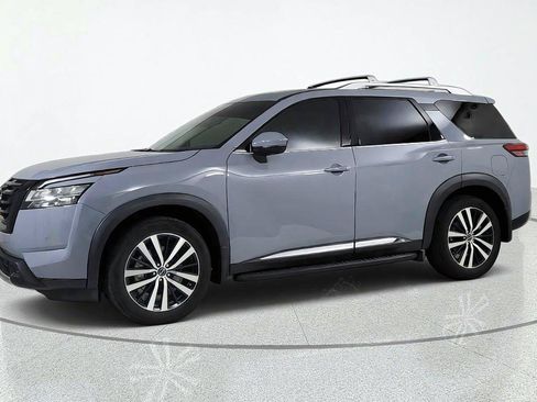 Used 2024 Nissan Pathfinder Platinum w/ Lighting Package (N93) AWD/4WD image 3