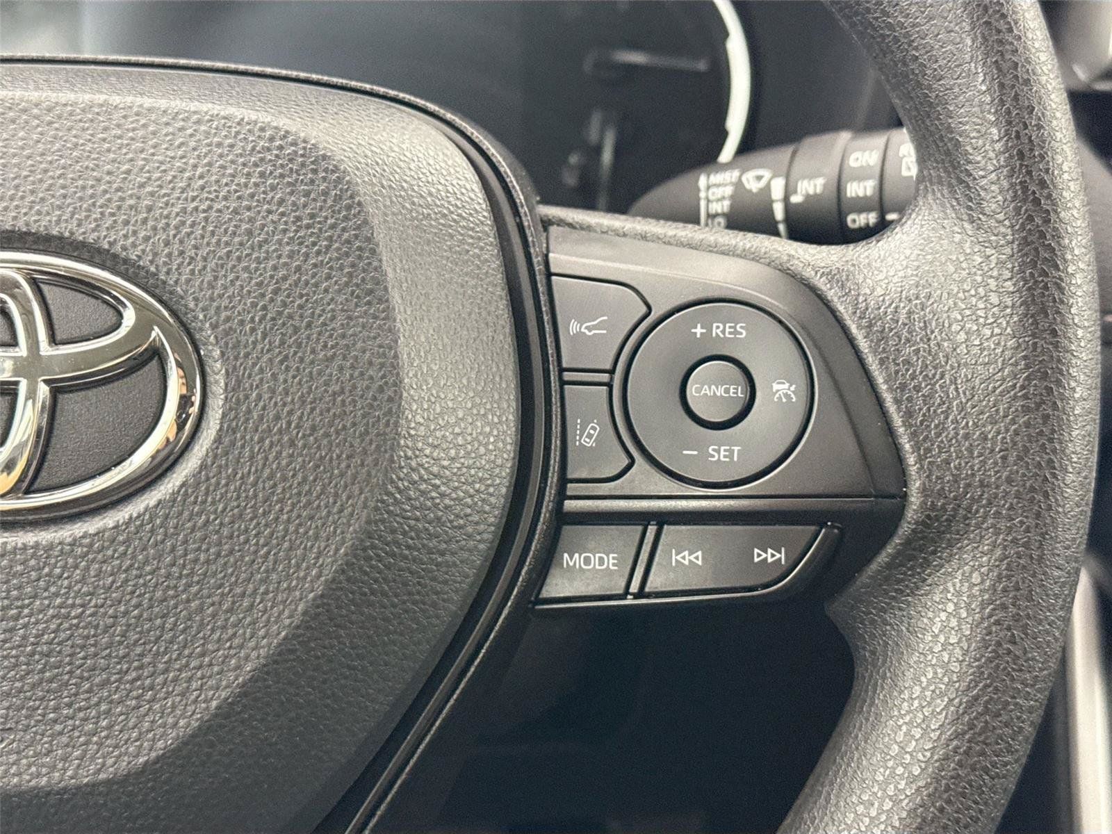 Certified 2025 Toyota RAV4 XLE FWD image 17