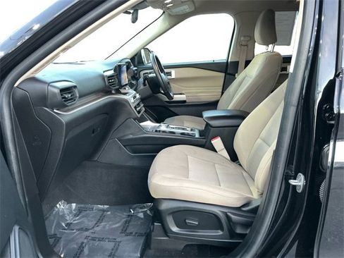 Used 2022 Ford Explorer XLT image 17