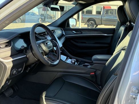 New 2025 Jeep Grand Cherokee L Limited image 2