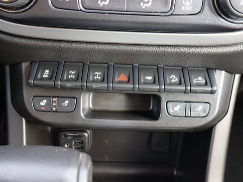 Used 2021 Chevrolet Colorado ZR2 image 12