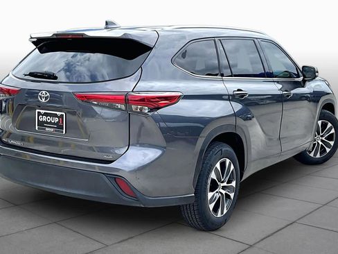 Used 2021 Toyota Highlander XLE FWD image 13