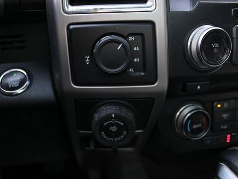 Used 2016 Ford F150 Platinum w/ Technology Package image 27