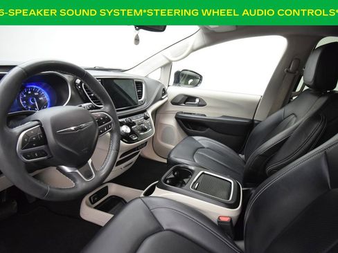 Used 2023 Chrysler Pacifica Touring-L AWD/4WD image 11