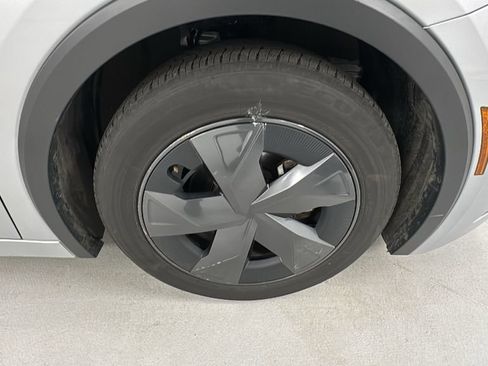 Used 2024 Toyota Prius LE image 9