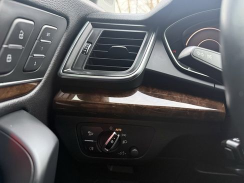 Used 2018 Audi Q5 2.0T Premium Plus w/ Premium Plus Package image 30