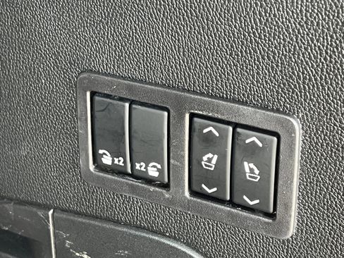 Used 2018 Cadillac Escalade Luxury image 39