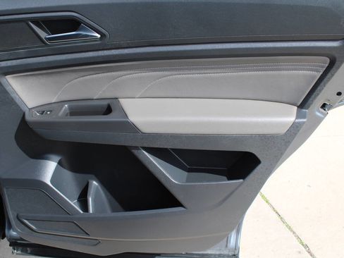 Used 2023 Volkswagen Atlas SE image 5