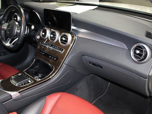 Used 2022 Mercedes-Benz GLC 300 4MATIC image 21
