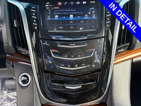 Used 2017 Cadillac Escalade ESV Luxury RWD image 28