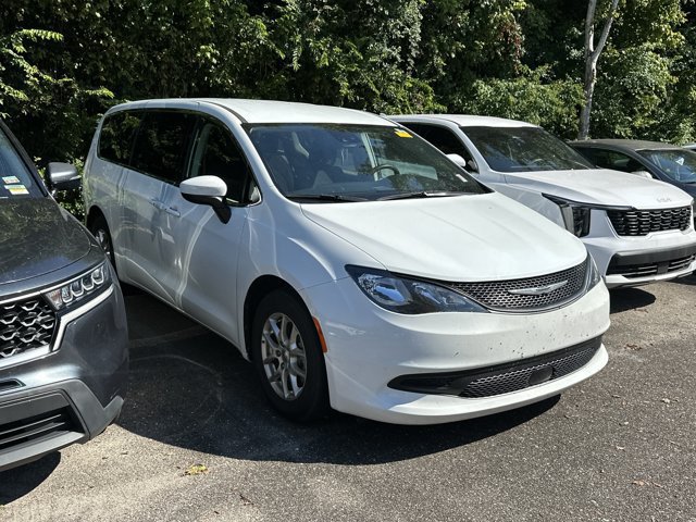 Used 2023 Chrysler Voyager LX FWD image 1