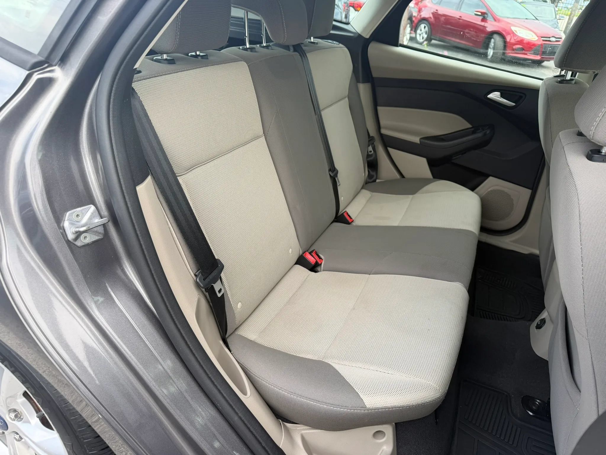 Used 2014 Ford Focus SE w/ SE Winter Package FWD image 13
