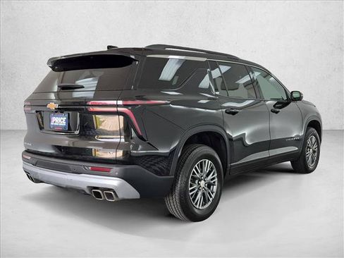Used 2024 Chevrolet Traverse LT FWD image 5