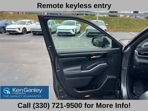 Used 2024 Toyota Highlander XLE image 25