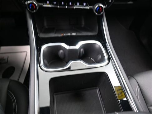 Used 2025 Chevrolet Traverse LT image 11