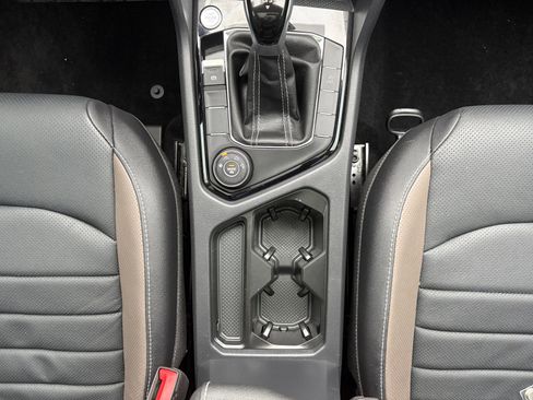 Certified 2024 Volkswagen Taos SEL image 9