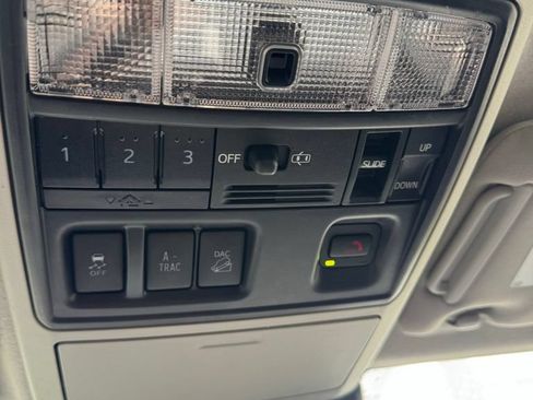 Used 2023 Toyota 4Runner Limited AWD/4WD image 23