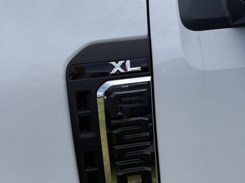New 2026 Ford F250 XL w/ XL Off-Road Package AWD/4WD image 9