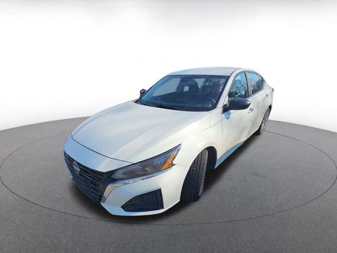 Used 2025 Nissan Altima 2.5 SV image 3