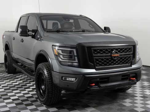 Used 2021 Nissan Titan PRO-4X w/ Pro-4x Convenience Package image 11