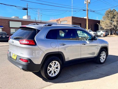 Used 2016 Jeep Cherokee Latitude w/ Comfort/Convenience Group image 5