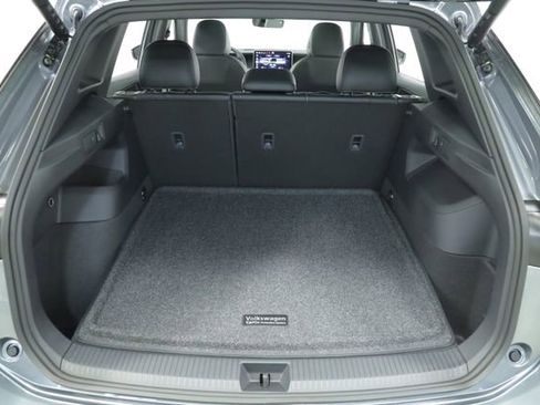 New 2026 Volkswagen Tiguan SE R-Line FWD image 36