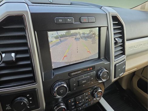 Used 2021 Ford F250 Lariat w/ Lariat Ultimate Package AWD/4WD image 17