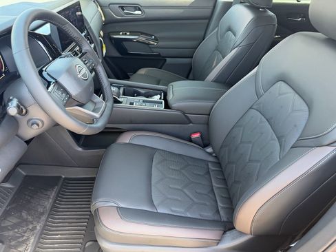 New 2026 Nissan Pathfinder Platinum FWD image 15