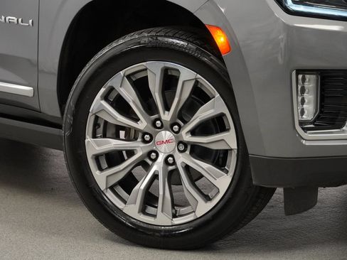 Used 2021 GMC Yukon XL Denali w/ Denali Premium Package AWD/4WD image 9