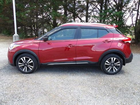 Used 2019 Nissan Kicks SR w/ SR Premium Package FWD image 2