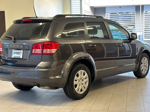 Used 2019 Dodge Journey SE image 4