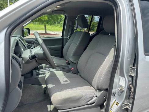 Used 2018 Nissan Frontier SV AWD/4WD image 13