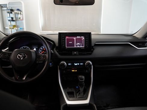 Used 2020 Toyota RAV4 XLE image 9
