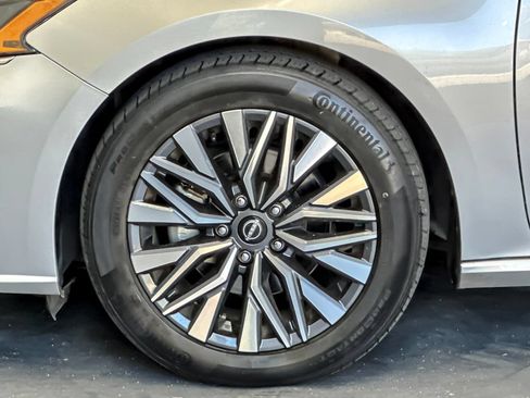 Used 2024 Nissan Altima 2.5 SV FWD image 23