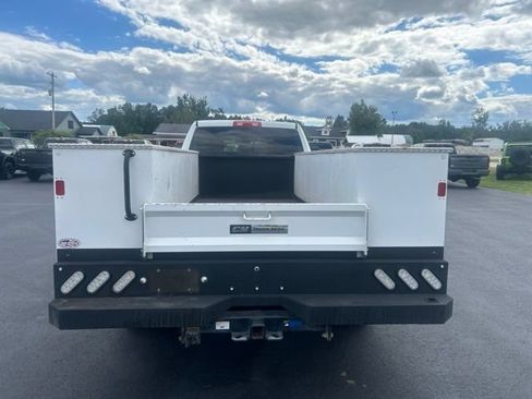 Used 2024 RAM 3500 Tradesman w/ Chrome Appearance Group AWD/4WD image 4